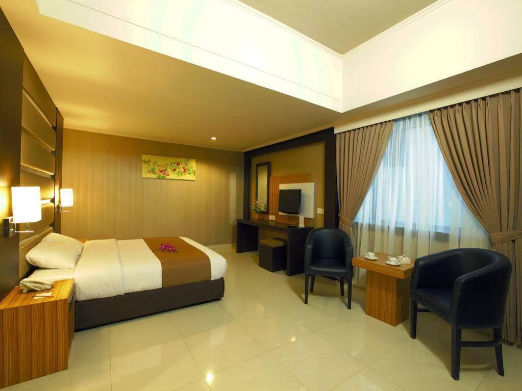 Отель Orchardz Jayakarta Экстерьер фото