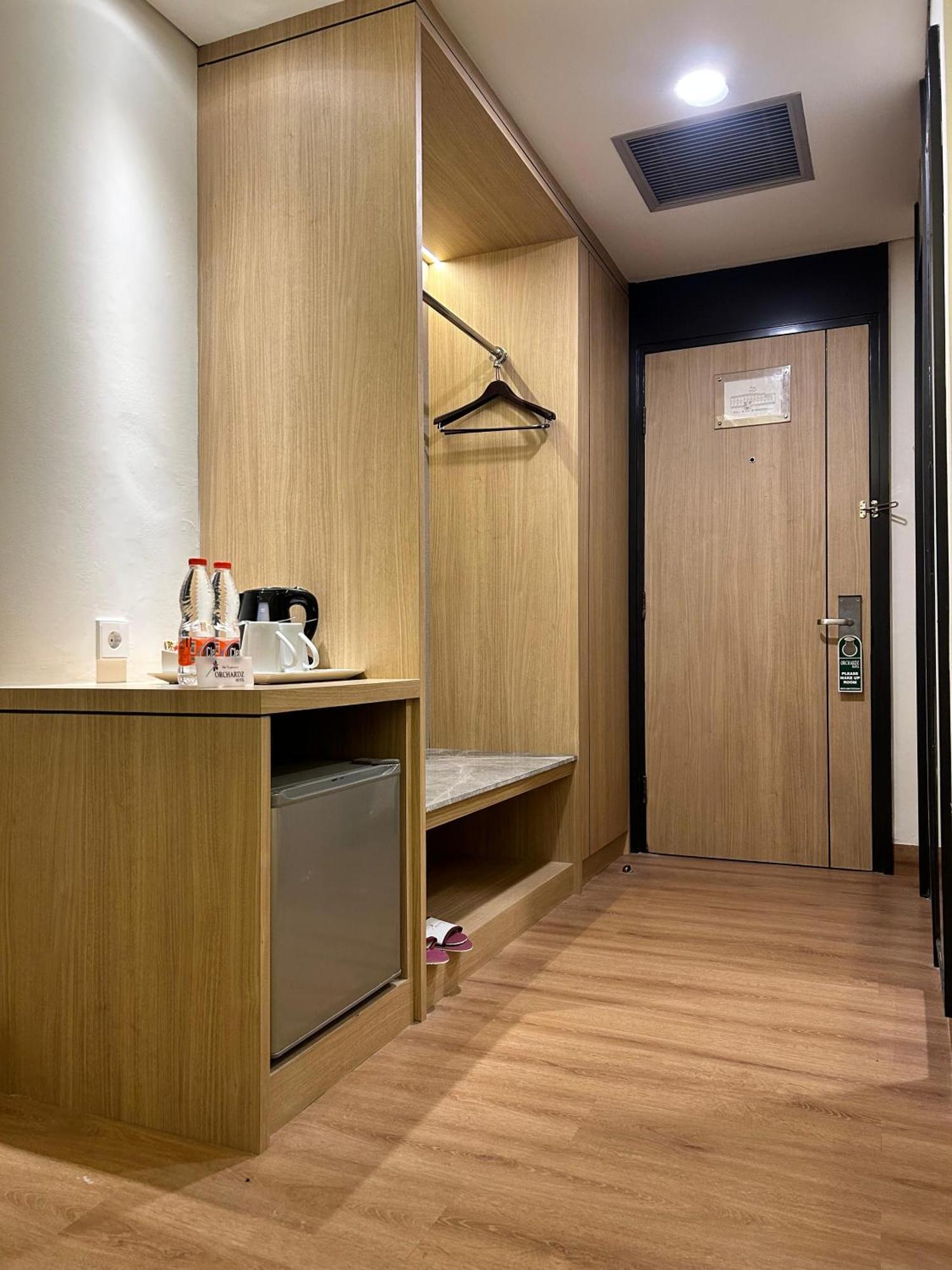 Отель Orchardz Jayakarta Экстерьер фото