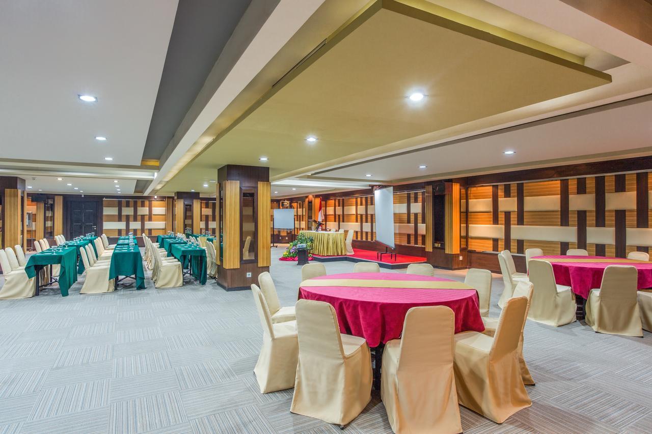 Отель Orchardz Jayakarta Экстерьер фото