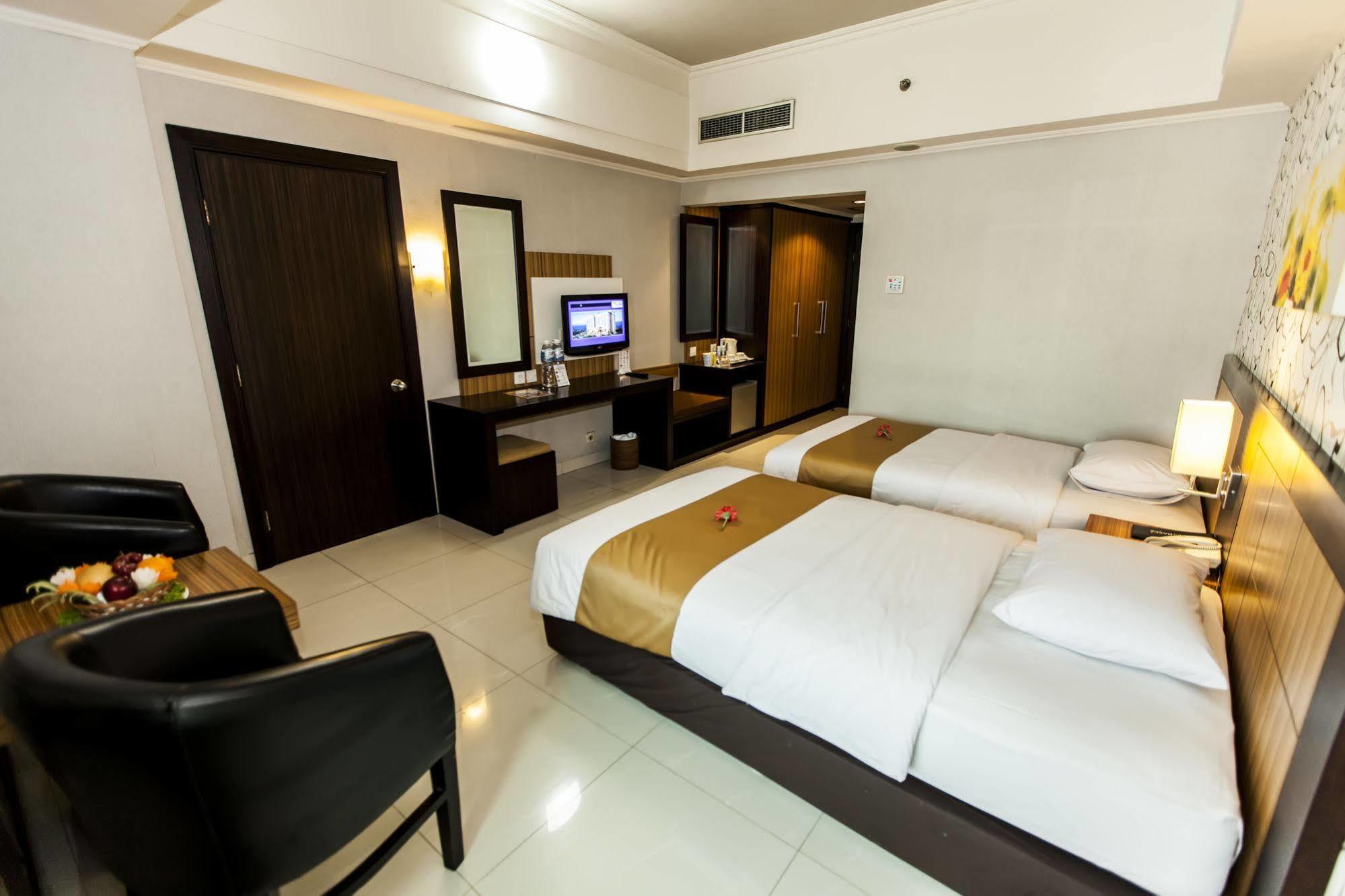 Отель Orchardz Jayakarta Экстерьер фото